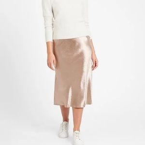 NWT. Banana Republic Petite Bias-Cut Midi Slip Skirt. XS Petite.